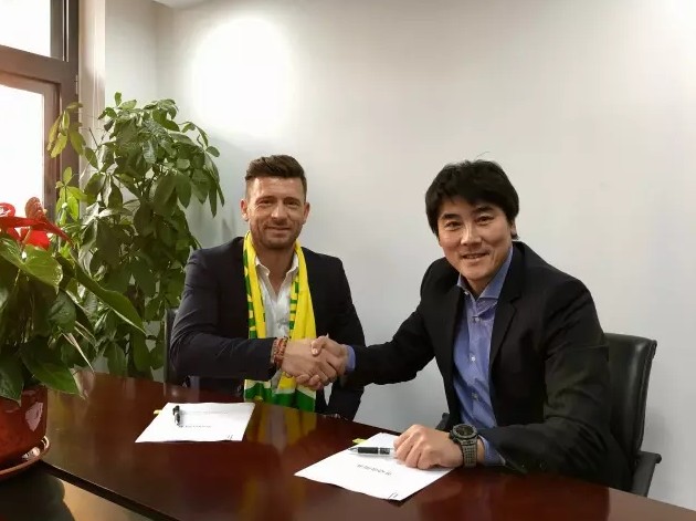 港珠澳大桥的通车也是优势之一，正常通关的线分钟可以回到香港，现在横琴粤澳深度合作区也是热门地方。